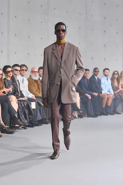 Look 30